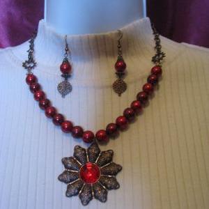 10 Off 2set Gorgeous Red Floral Pendant Necklace..